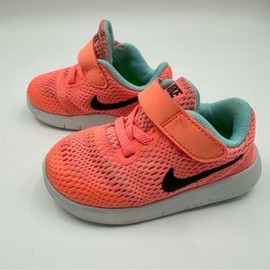 Nike toddler Free Run Sneakers size 6c